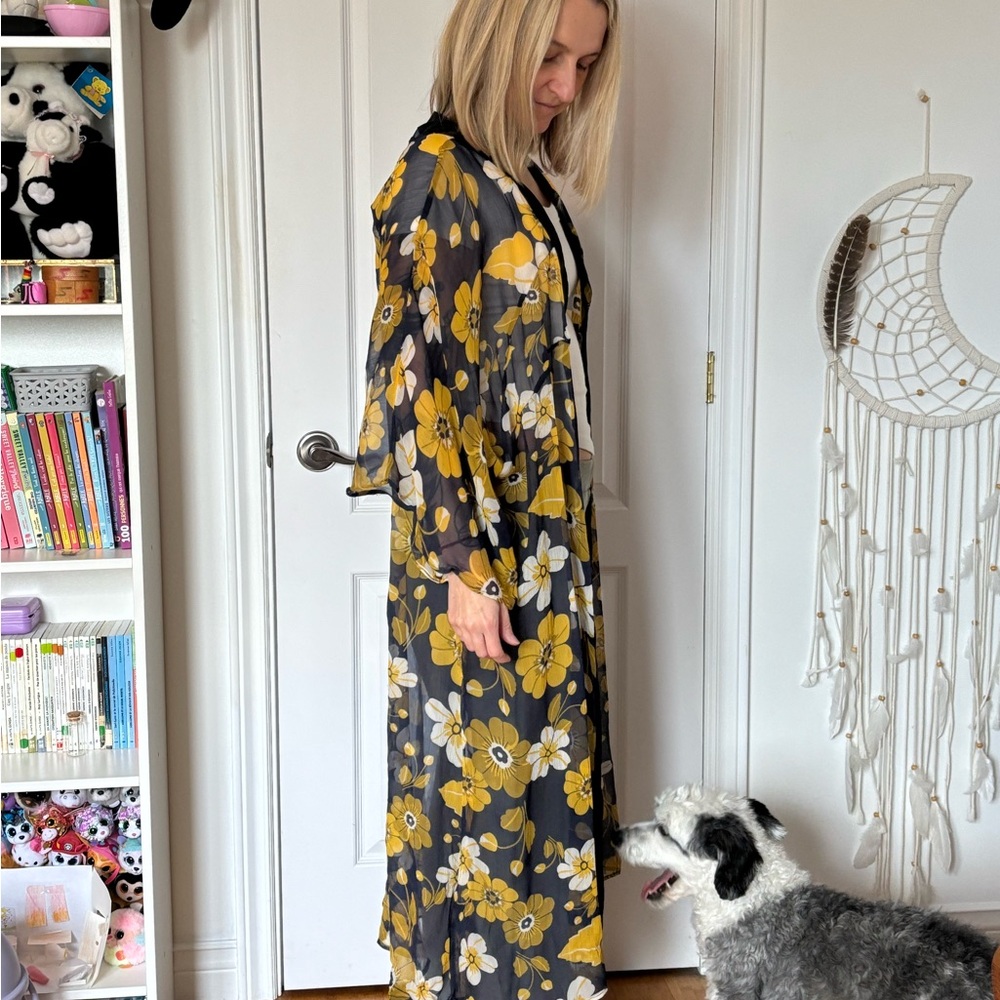 Steve Madden Yellow and White Floral Kimono - Picture 2 of 4